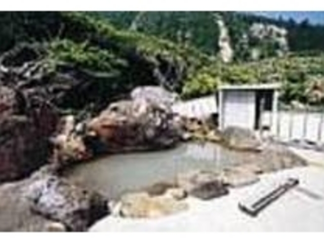 硫黄泉の効果で美肌になると評判の温泉_湯泊露天風呂