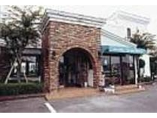 レストランで食事を楽しむこともできる_ジャーマンベーカリー小竹店