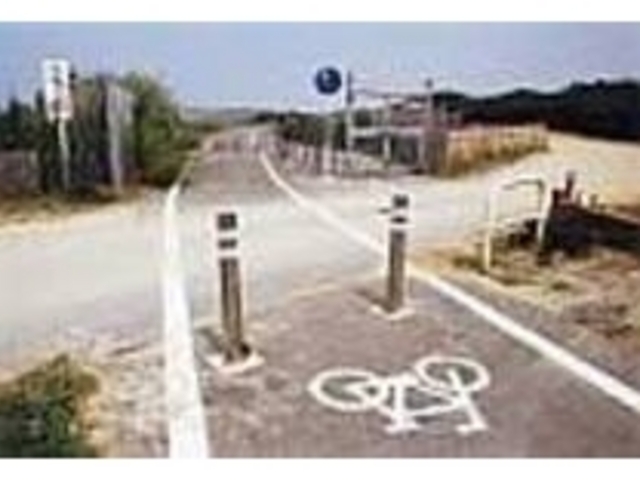 海外沿いの舗装された道は自転車専用_遠賀・宗像自転車道路