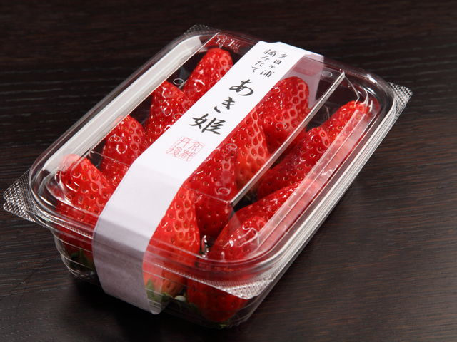 1月〜6月上旬限定で自社農園産の苺を販売もしております_かに一番 木津店