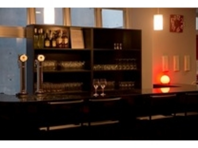 R&B BAR