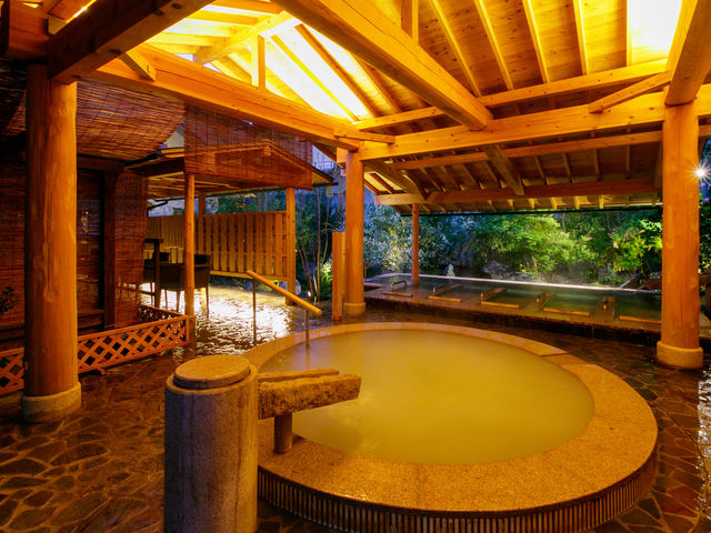 花ももの湯 露天風呂 絹の湯(女性限定)_いいざか 花ももの湯