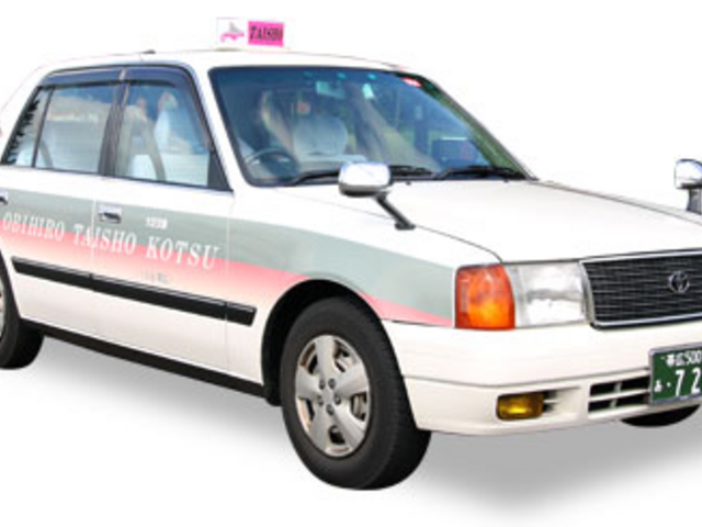 【小型タクシー】タクシーのスタンダードなセダン型の車両です。プライベートからビジネスシーンまで、時と場所を選ばずにご利用頂けます。【最大4名乗車可能】_大正交通