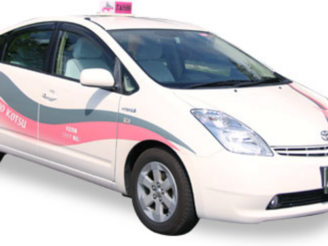 【小型タクシー】タクシーのスタンダードなセダン型の車両です。プライベートからビジネスシーンまで、時と場所を選ばずにご利用頂けます。【最大4名乗車可能】_大正交通