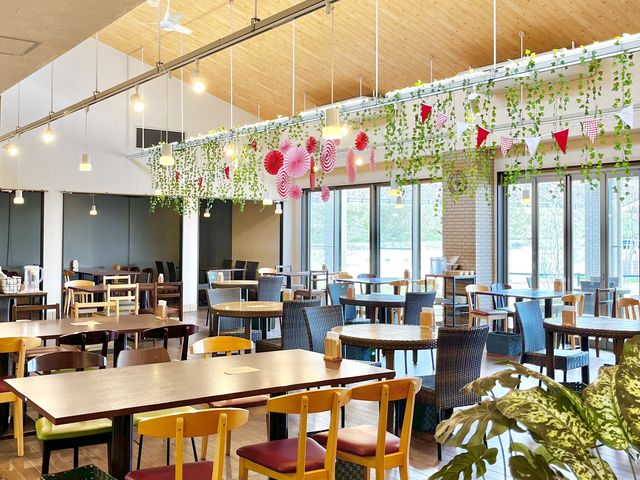 明るい店内でごゆっくりおくつろぎください(^^)_八天堂カフェリエ