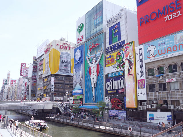 巨大看板が有名な道頓堀_忍者船Ninja Cruise