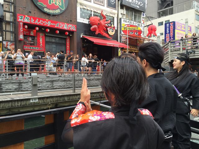 道頓堀川では大注目_忍者船Ninja Cruise