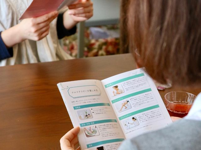精油の簡単な使用法など、アロマテラピーの基本をお伝えします。_Aroma&Yoga lebouton