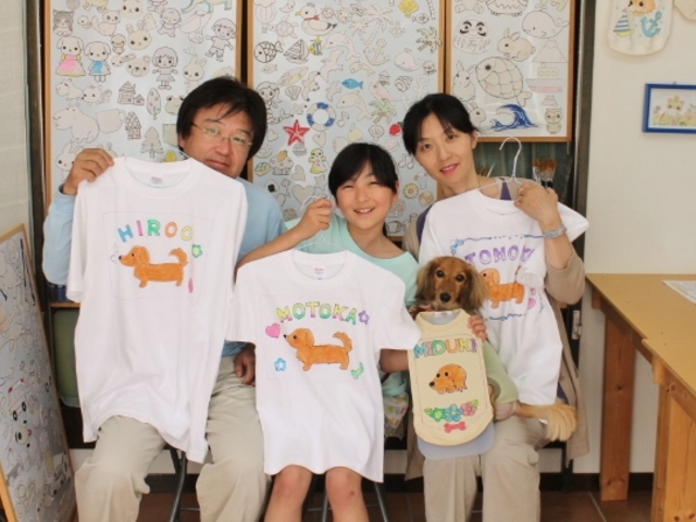 家族みんなでお揃い風に作るのも素敵_手描きTシャツ工房チロル