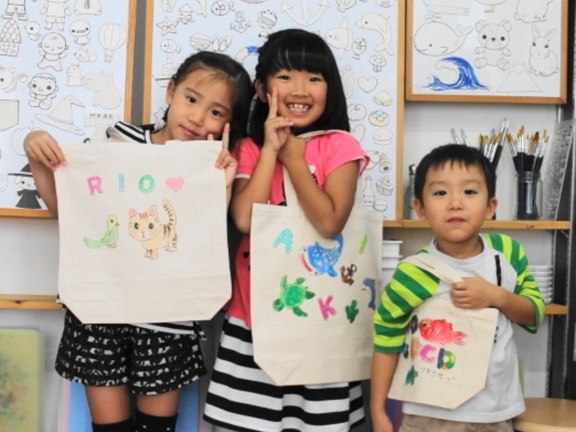この年齢でしか描けない素敵なイラストのトートバッグ_手描きTシャツ工房チロル