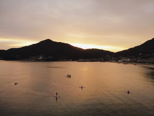 サンセットが沈んだ後も海の色が黄金色に。_SUP RESORT CLUB AO(旧ペンションオリーブ)