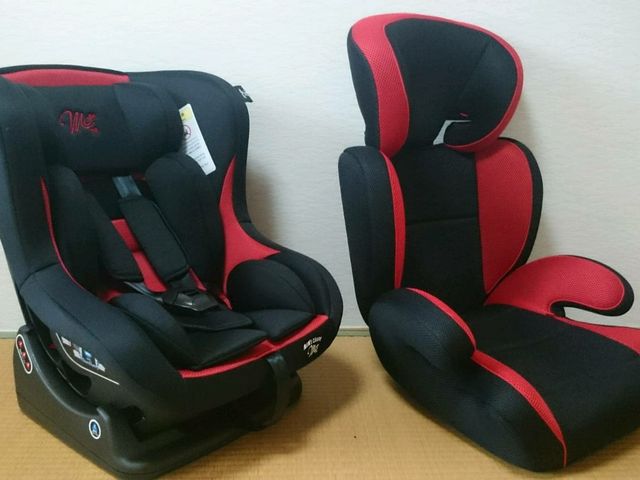 充実した装備左>チャイルドシート右>ジュニアシート他にもWi-fi車椅子 など完備_関口タクシー