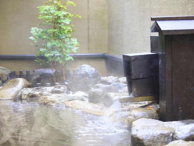 【温泉大浴場】当館の温泉は化粧水と同じPH値のお湯、お肌がすべすべに(一例)
_ゆとりろ洞爺湖