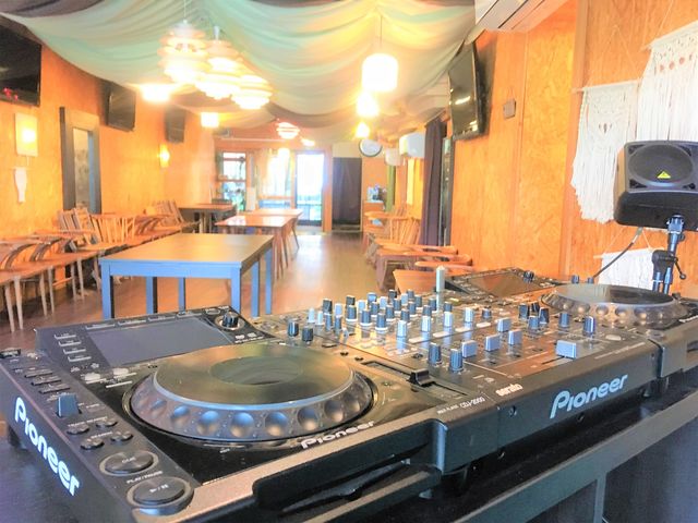 ホール内はレイアウト自由_BBQ Lounge CRIB