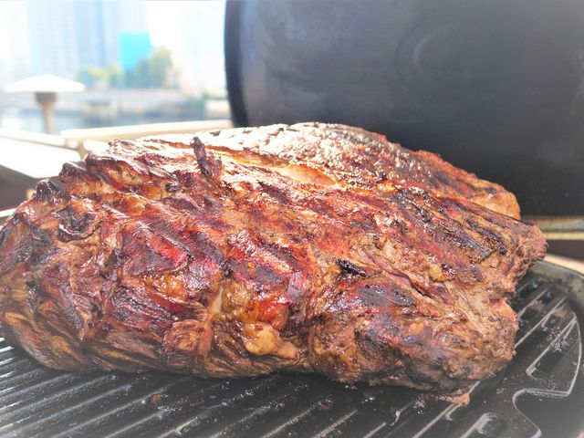 5kg超の巨大な塊肉_BBQ Lounge CRIB