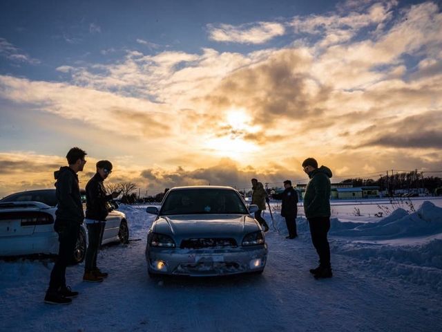 夕日をバックに撮影_サムライ雪上ドリフト