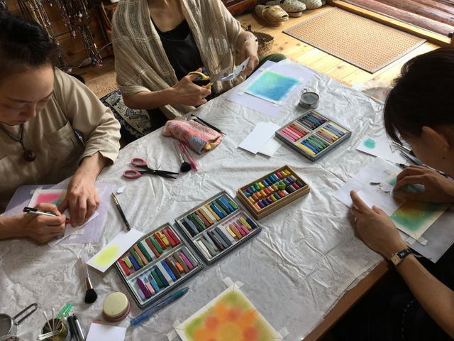 万華鏡アートを描くワーク
どなたでもきれいに描ける幸せなアート。_色伝師 乃和
