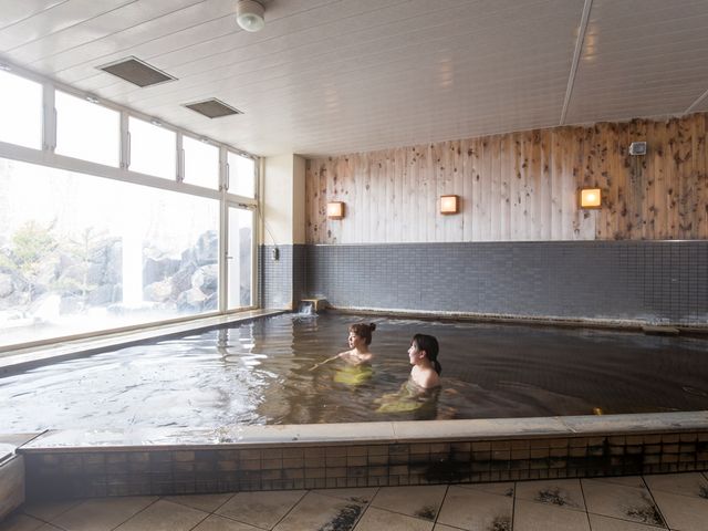 自家源泉の奥軽井沢温泉〜暁の湯<内湯>_ホテルグリーンプラザ軽井沢
