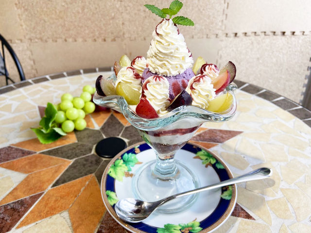 こだわり満載!果樹園ならではのぶどうパフェ_漆山果樹園&カフェ