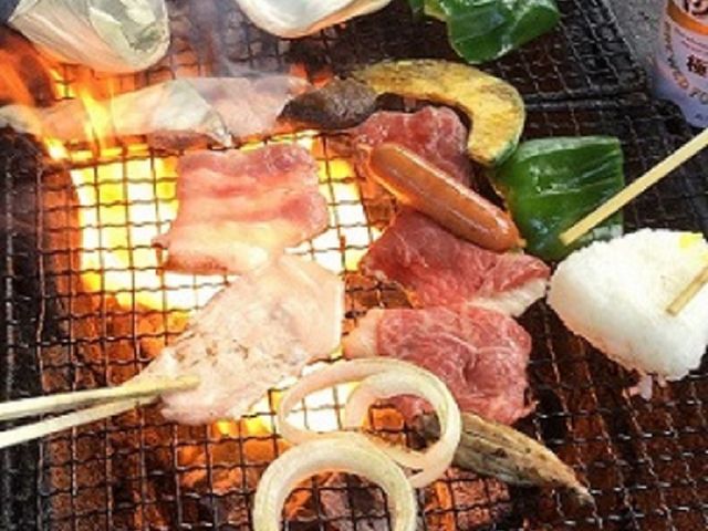 体を動かした後はBBQ!!おにぎりもついてます。海鮮メニューもございます。_どんぐりの森 パークゴルフ