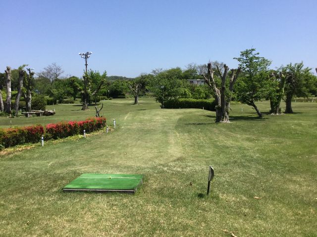 手入れの行き届いた芝で思う存分プレーを楽しんで下さい。_どんぐりの森 パークゴルフ