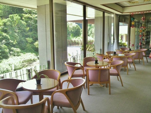 ラウンジ(大谷川側)_鳴子温泉郷中山平温泉 仙庄館