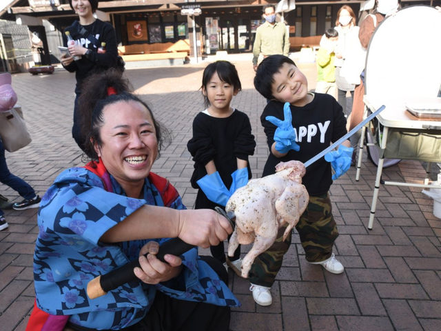 BBQ城でしかやっていない焼き方で、お肉を焼くので、記念撮影も映えるでござる!!世にも珍しき肉の剣!!一度、装備してみてはいかがでござる?_BBQ城