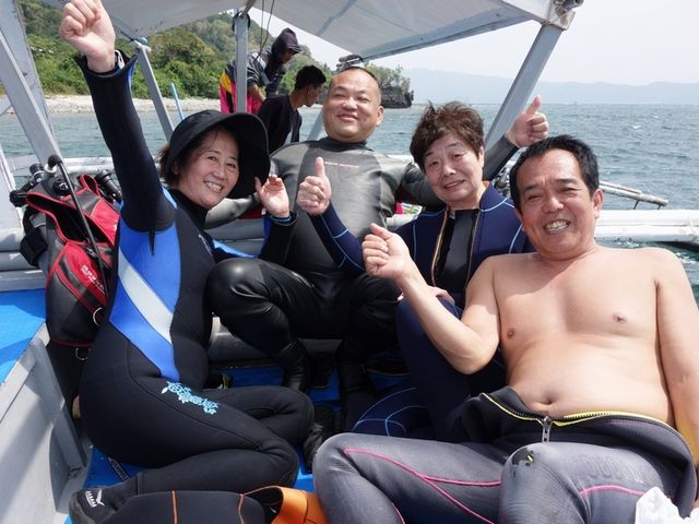 年齢なんて関係ない!潜りたいと思ったら・・すぐに始めよう! 50代.60代.70代のダイバーも続々誕生しています。思い立ったが吉日!ダイバーになりましょう!_ダイビングスクール SEAROMAN