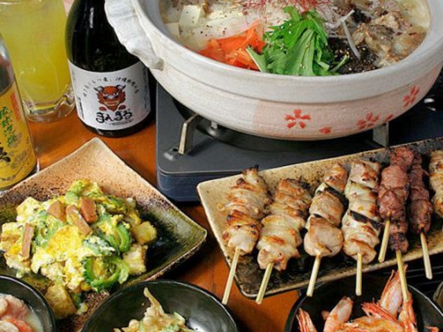 焼き鳥ともつ煮 沖縄料理の店 まんまるの写真1