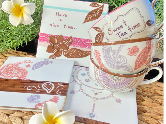 同じ白磁でも、全く違う感じになります。
こちらは、Lesson中にお出しするtea timeのカップ&ソーサーです。_Jewel.N