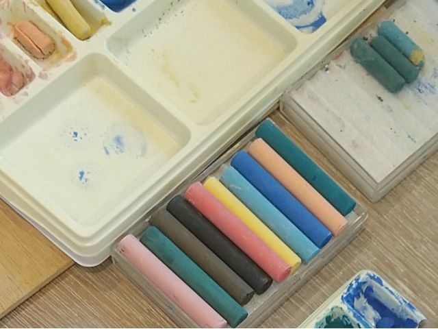 陶芸用のパステルをご用意しています。_potarisha 陶芸教室