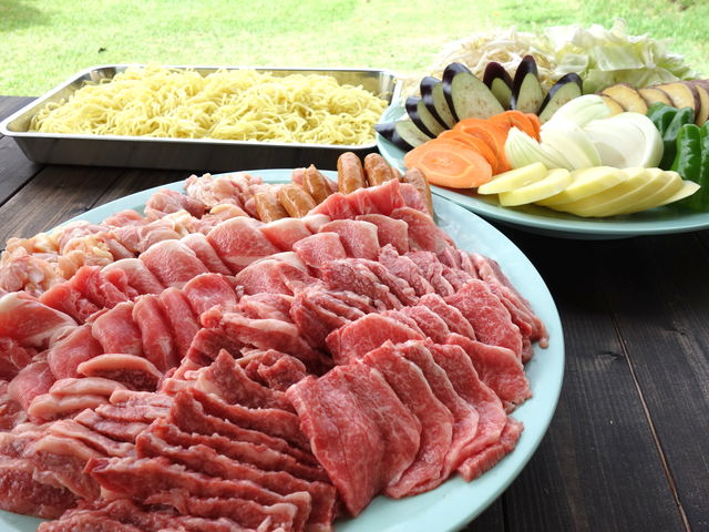BBQ食材の写真です。
写真は8名様分です。_岡崎高原ファミリーゴルフ
