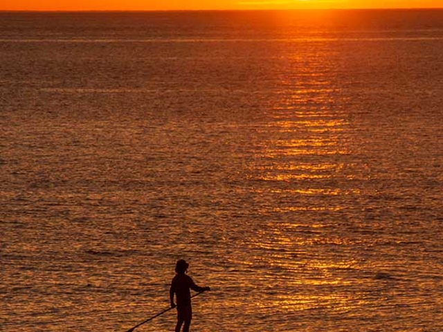 日本海に沈む夕陽を海の上から独り占め!!_styleebase