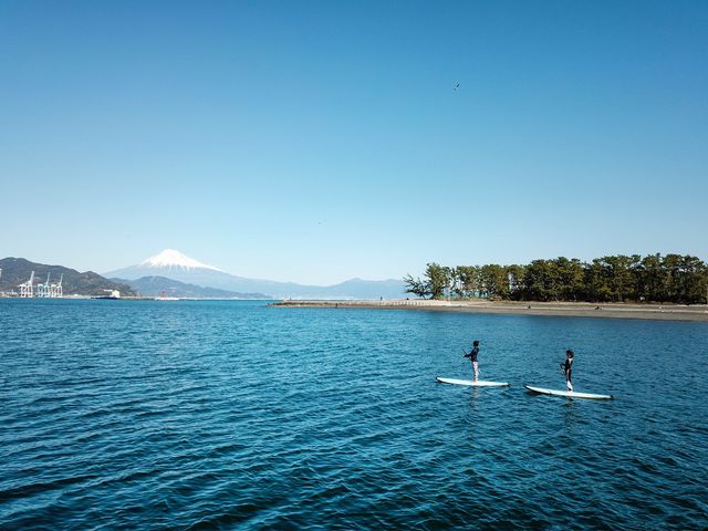 壮大な富士山をバックに構える海がホームゲレンデです。一年を通して温暖な気候で波もほとんど立たない海です。_gosea's surf