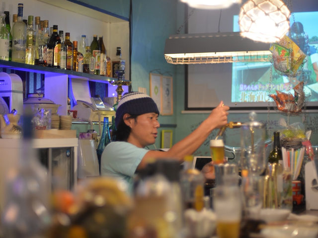 店内にはバーカウンターがあり美味しい生ビールやカクテルも。 _WASSUP-WAKAYAMA SUP the SPACE-
