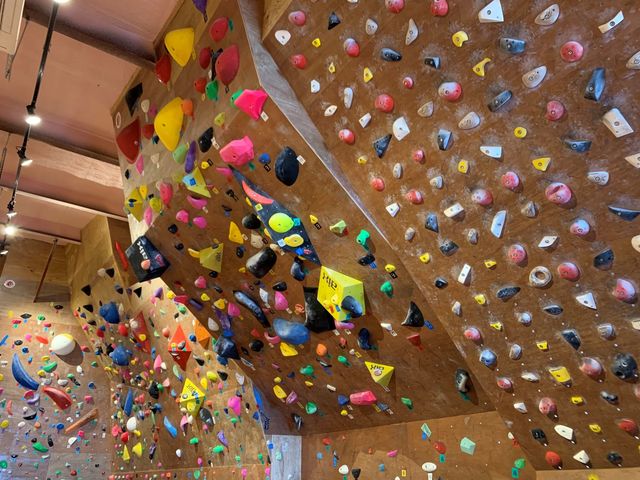 2Fは強傾斜_CAMP & CLIMBING FREAKY