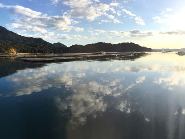 凪の時間は海面が鏡のように_HANAIKADA 宮島海景散策 毛利丸