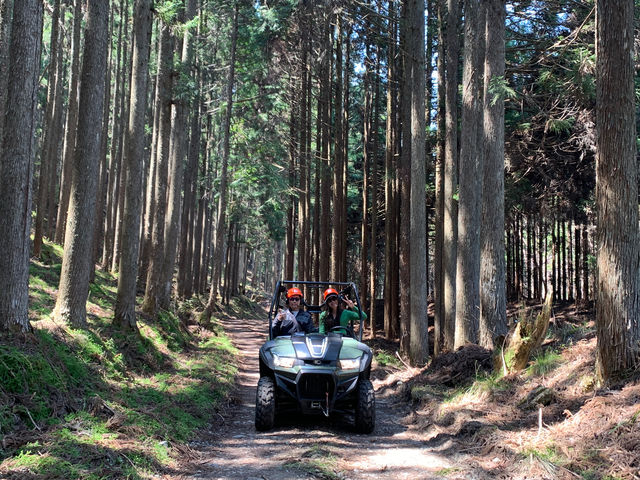 山頂ツアーでは、険しい道を自分で運転して山頂を目指します!_京都・京北クワッドツアー