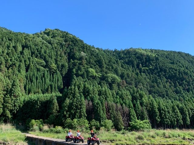 青い空、深緑の山々、澄んだ川_京都・京北クワッドツアー