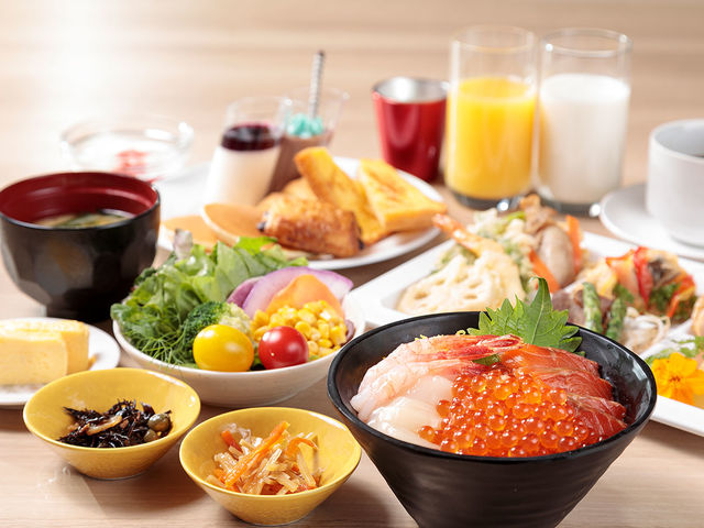 【朝食ビュッフェ】北海道自慢の海鮮をぜひご堪能ください。宿泊以外のお客様もご利用いただけます。※お一人様1,800円_ホテルウィングインターナショナル旭川駅前