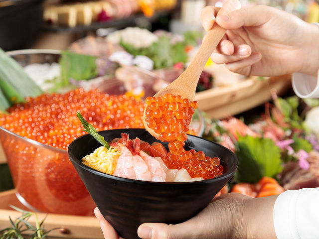 【朝食ビュッフェ】北海道自慢の海鮮をぜひご堪能ください。宿泊以外のお客様もご利用いただけます。※お一人様1,800円_ホテルウィングインターナショナル旭川駅前