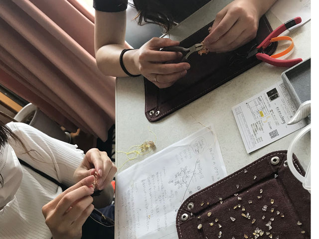 レッスンの画像です
ゆっくりとレシピにそって
制作して頂きます_Atelier Beadfeel