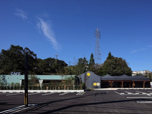 神戸養蜂場の施設内にBBQスペースはあります。帰りのお買い物もどうぞ。_神戸養蜂場BBQ