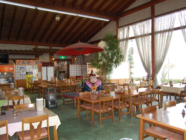 広々空間、160席のレストラン_西の屋グループ 美作店