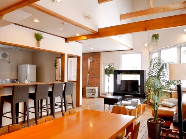 カウンターはキッチンと対面式です_Wonder Lodge Niseko