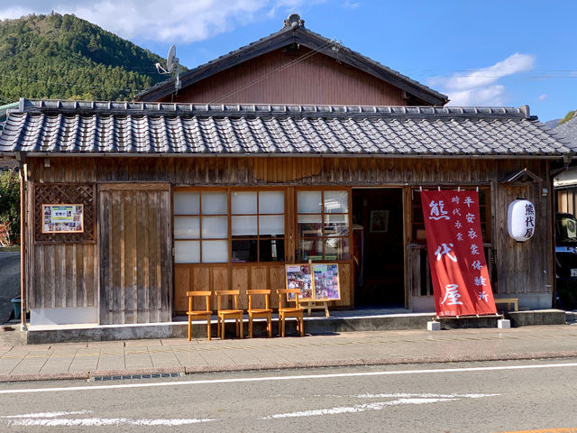 衣裳レンタル、製作、着付、メイク、イベントに取り組み、本宮大社近くで平安衣裳体験を行なっております。婚礼、白無垢から十二単までブライダル事業を展開しております。_時代衣裳 熊代屋 本宮店