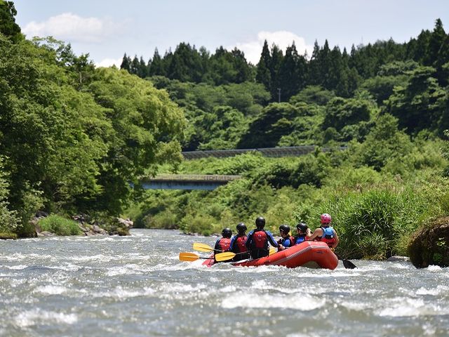 自然の中を川から眺めることができます_奥州湖交流館