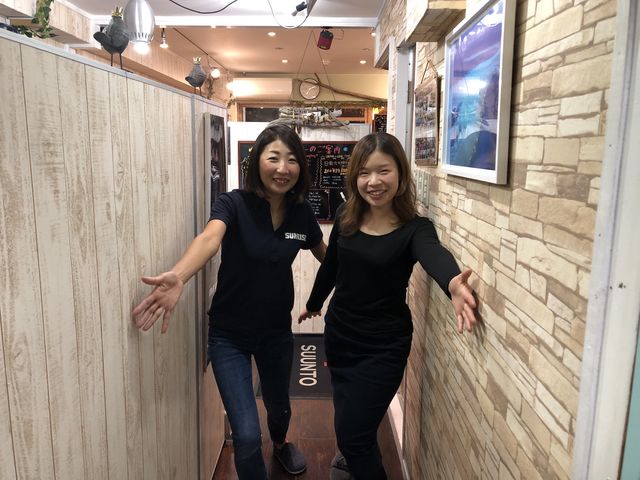 女性スタッフがお持ちしています_ダイブショップサンライズ
