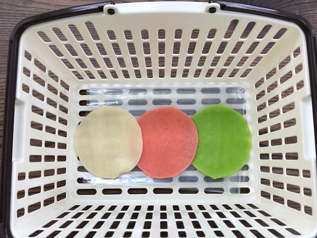 生地はしょうゆ・枝豆・えびが各1枚の3枚が1セットで600円です。_十人十色