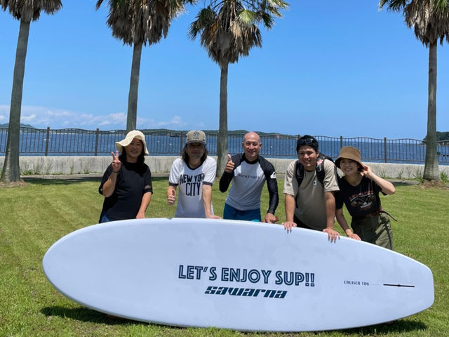SUP体験終了後は、記念撮影!_志摩アドベンチャーコンサルタンツ